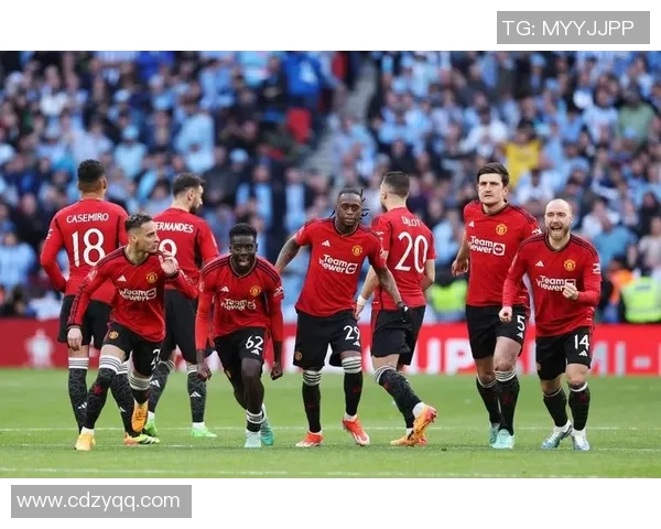 足总杯激战曼联险胜巴萨红牌争议引发全场热议与欢呼 足总杯激战曼联险胜巴萨红牌争议引发全场热议与欢呼