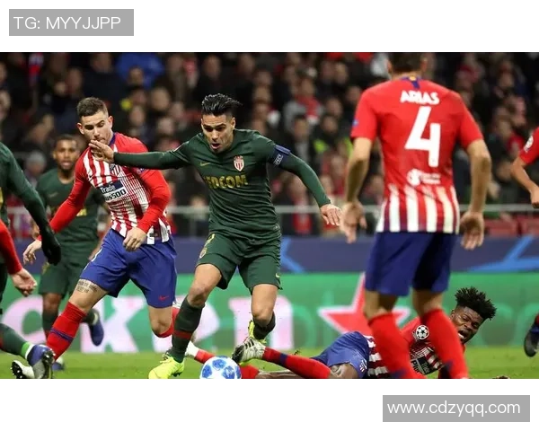 欧冠激战：那不勒斯与本菲卡握手言和转会风波引发球迷热议